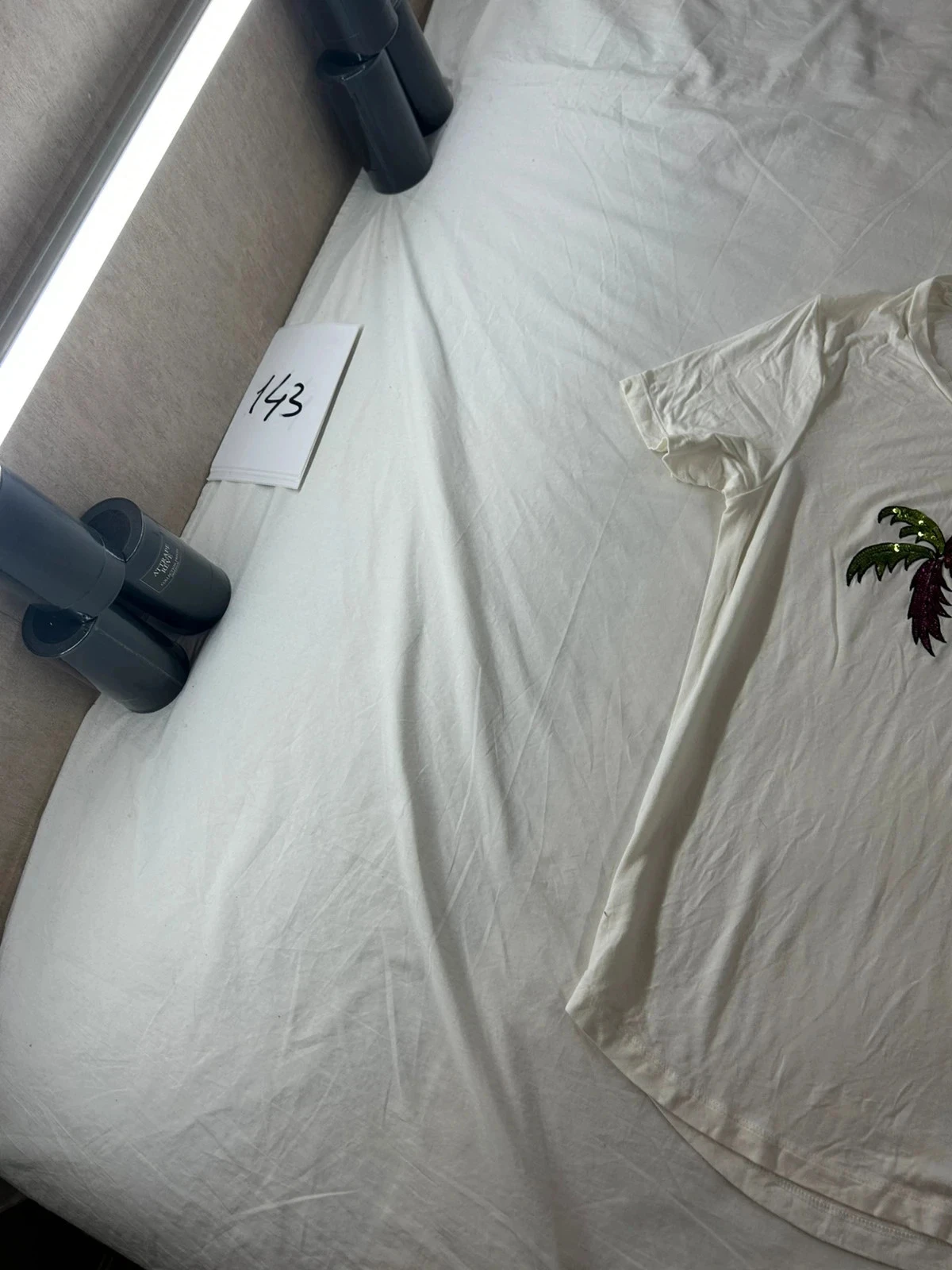 T-shirt branco Tissaia com estampa de palmeira vintage multicolor – photo 3